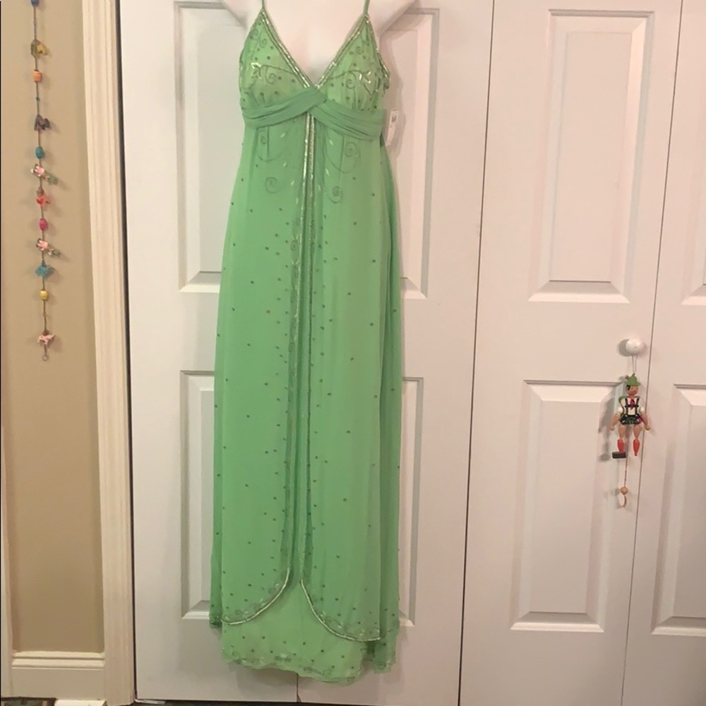 Elegant Adrianna Papel Formal Evening Dress